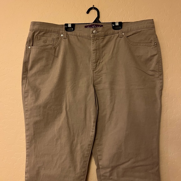 Gloria Vanderbilt Amanda Taupe Jeans - Picture 3 of 11